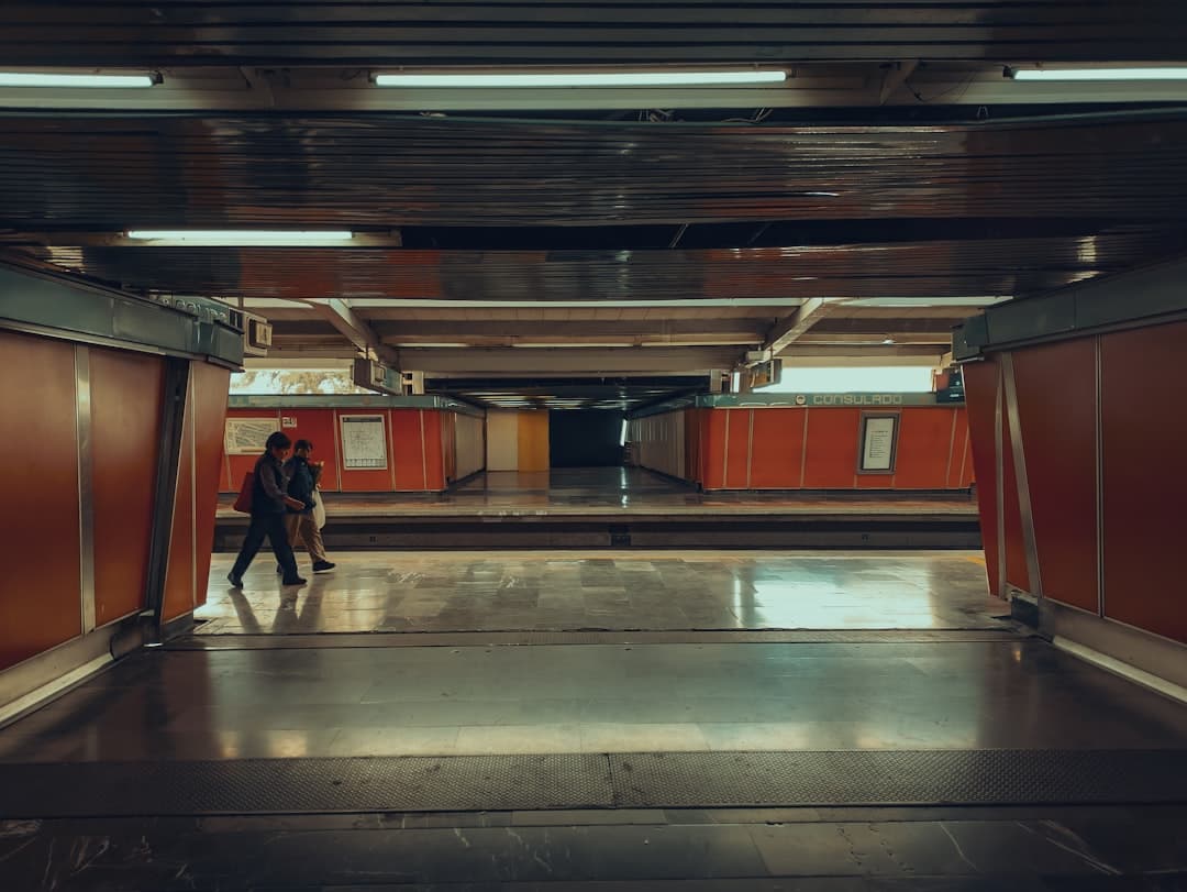 Lluvias colapsan el Metrobús y generan retrasos en cinco líneas del Metro CDMX el 2 de septiembre