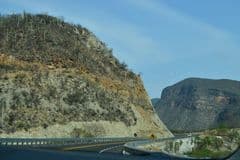 Obras en la carretera 57 disparan hasta 9 horas de retraso entre Querétaro y CDMX, advierte Canaco