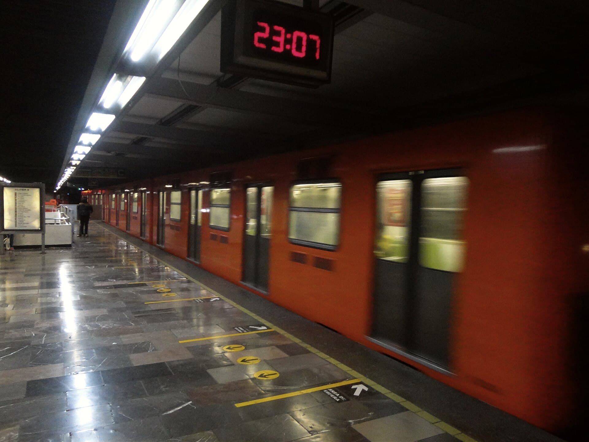 Línea 9 del Metro CDMX recupera servicio completo tras incendio bajo la vía elevada que dejó sin trenes el tramo Chabacano-Pantitlán