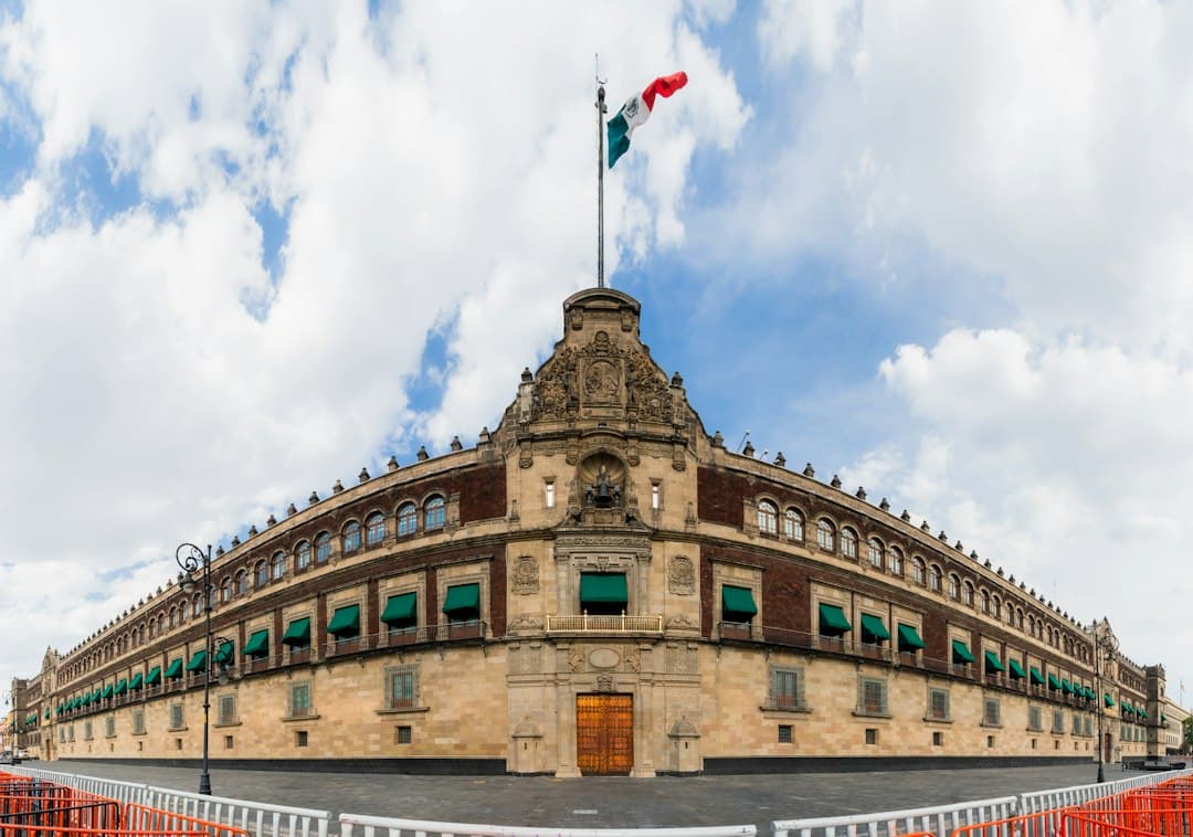 Zócalo/Tenochtitlán cierra hasta nuevo aviso: así opera el Metro y el Metrobús por el 15 y 16 de septiembre